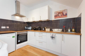 Charming, Well-Equipped Apt - 5 Minutes From Beach